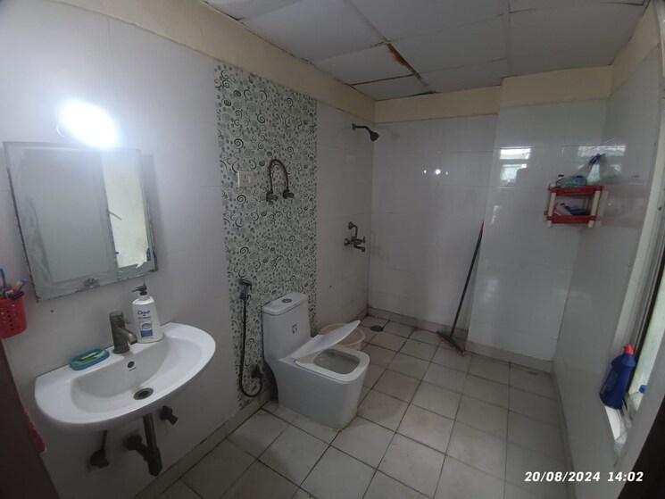 Bathroom, dreamland-the-willows 3 Bedroom 1875 Sq.Ft. Apartment In Sain Vihar Ghaziabad 8935873