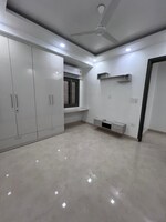 4 BHK + Pooja Room,Servant Room 600 Sq.Yd. Builder Floor in Hauz Khas