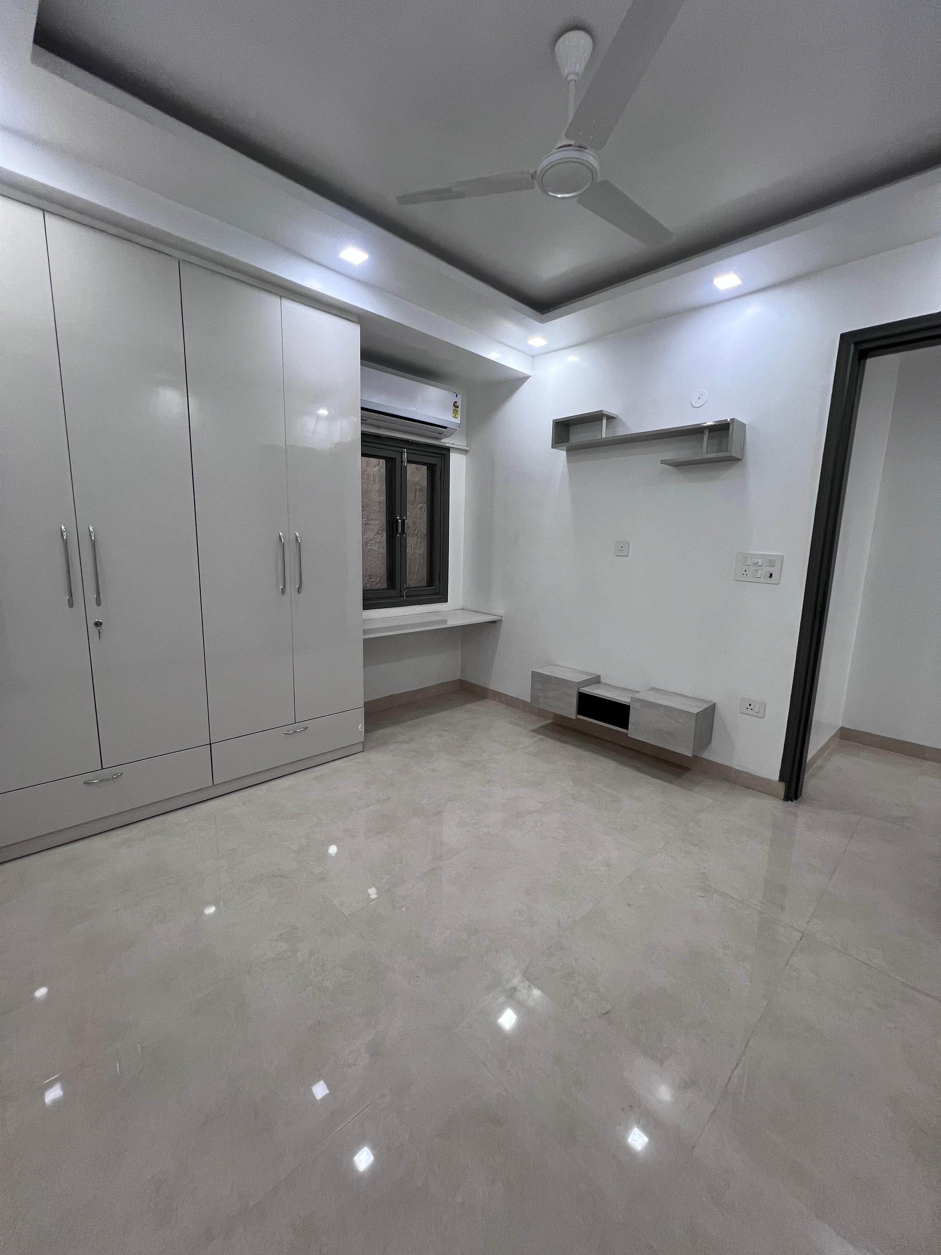 4 BHK + Pooja Room,Servant Room Builder Floor For Sale in Hauz Khas