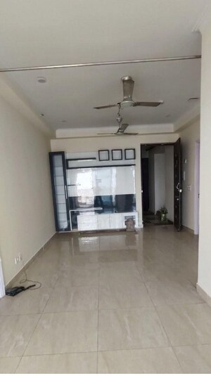 Room in 3 BHK Apartment at Gaur City 7th Avenue, Sector 4 Greater Noida – for Sale