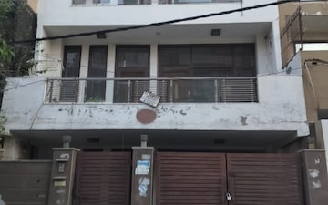 Shop For Rent in Vikas Puri