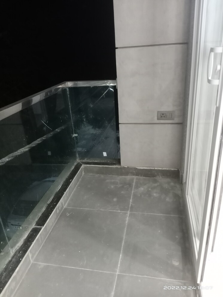 Balcony, vasant kunj 3 Bedroom 1300 Sq.Ft. Apartment In Vasant Kunj Delhi 8936098