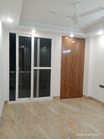 Room in 3 BHK Apartment at Vasant Kunj – for Rent