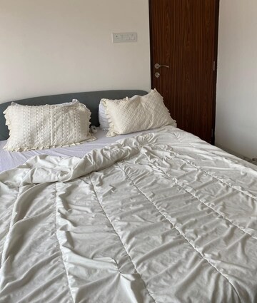 Bedroom in 2 BHK Apartment at Level The Residences, Andheri West – for Rent