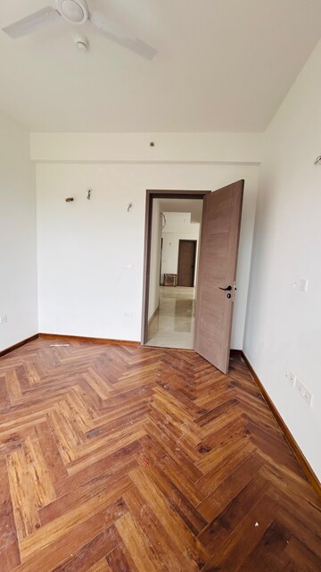 Room in 2 BHK Apartment at Gomti Nagar – for Rent