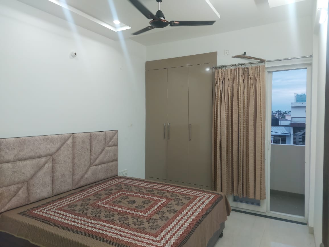 3 BHK + Servant Room Apartment For Rent in ATS Golf Meadows Prelude