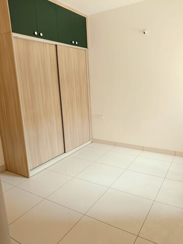 Room in 2 BHK Apartment at Prestige Finsbury Park Hyde, Bagaluru – for Rent