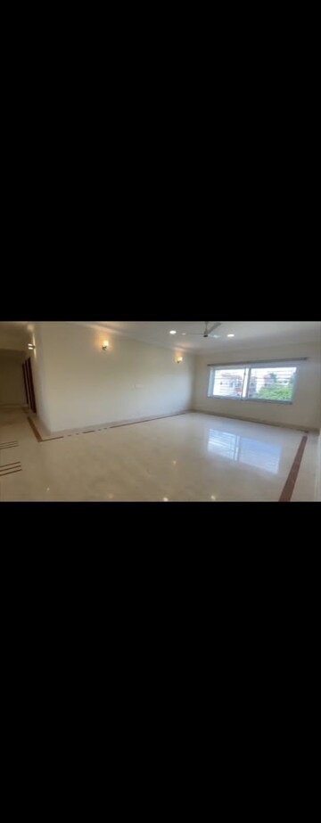 Room in 4 BHK Apartment at Hm Grandeur, Frazer Town – for Rent