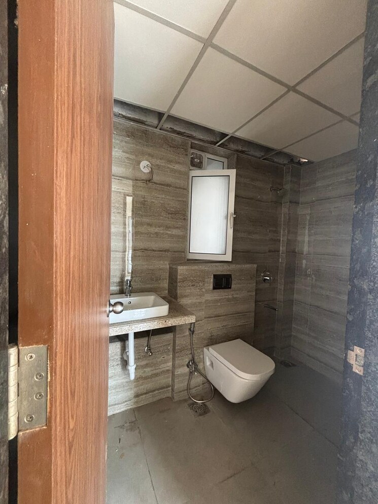 Bathroom, lodha-parkside 2.5 Bedroom 975 Sq.Ft. Apartment In Worli Mumbai 8936122