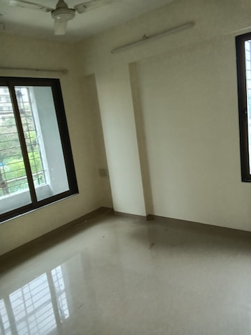 Room in 2 BHK Apartment at Gold Crest Apartment Chembur, Chembur – for Rent