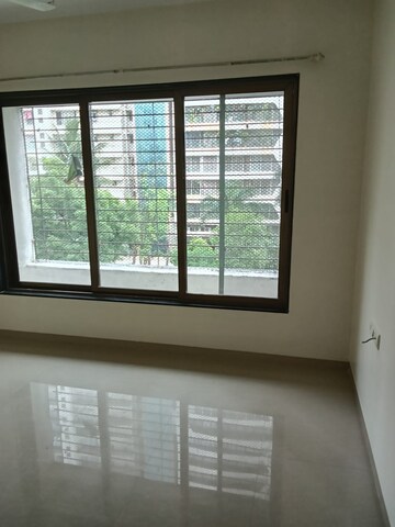 Room in 2 BHK Apartment at Gold Crest Apartment Chembur, Chembur – for Rent