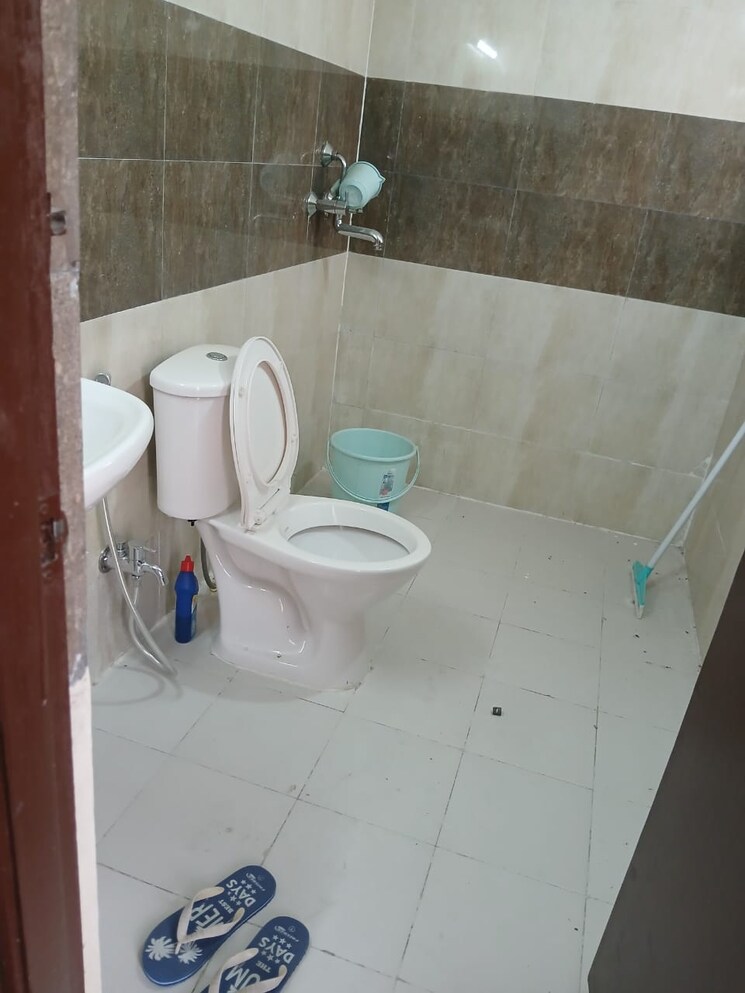 Bathroom, panchsheel-greens-ii 2 Bedroom 1105 Sq.Ft. Apartment In Sector 16 Greater Noida Greater Noida 8936269