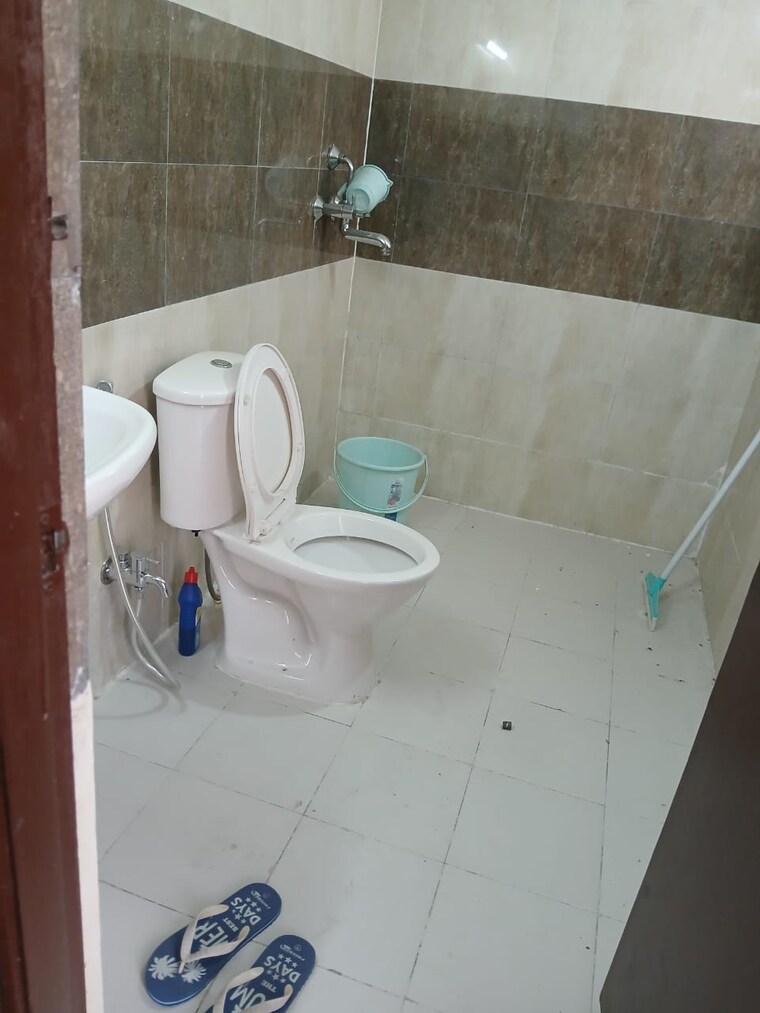 Bathroom, panchsheel-greens-ii 2 Bedroom 1105 Sq.Ft. Apartment In Sector 16 Greater Noida Greater Noida 8936269