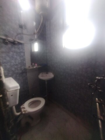 Bathroom in 2 BHK Builder Floor at Vaishali Sector 3 – for Rent
