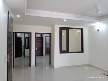 Room in 3 BHK Builder Floor at Vasant Kunj – for Rent