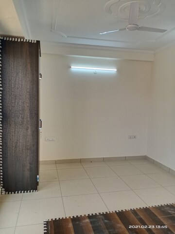 Room in 3 BHK Builder Floor at Vasant Kunj – for Rent