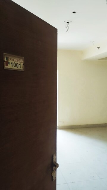 Room in 2 BHK Apartment at Panchsheel Greens II, Sector 16 Greater Noida – for Sale
