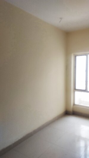 Room in 2 BHK Apartment at Panchsheel Greens II, Sector 16 Greater Noida – for Sale