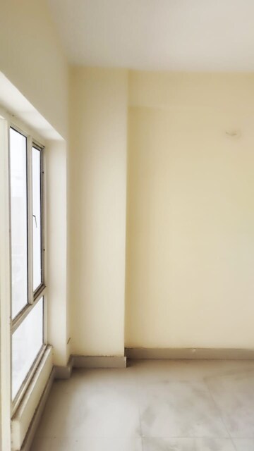 Room in 2 BHK Apartment at Panchsheel Greens II, Sector 16 Greater Noida – for Sale