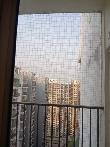 Room in 2 BHK Apartment at Panchsheel Greens II, Sector 16 Greater Noida – for Sale