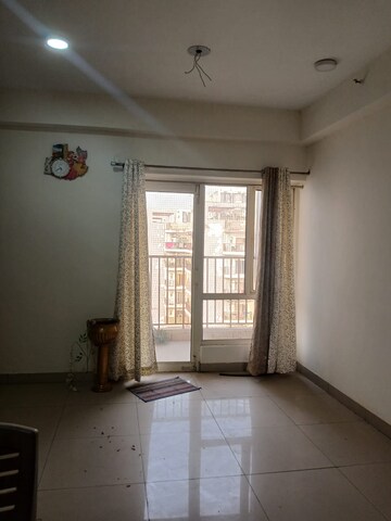 Room in 2 BHK Apartment at Panchsheel Greens II, Sector 16 Greater Noida – for Sale