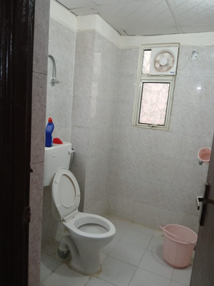 Bathroom, panchsheel-greens-ii 2 Bedroom 839 Sq.Ft. Apartment In Sector 16 Greater Noida Greater Noida 8936298