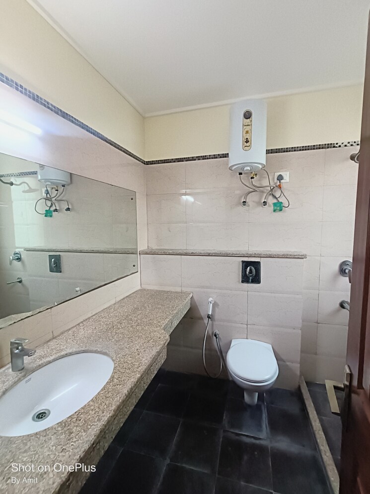 Bathroom, dasnac-burj 4 Bedroom 3300 Sq.Ft. Apartment In Sector 75 Noida 8936302