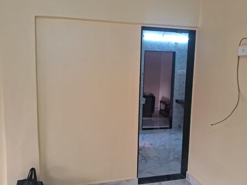 Room in 1.5 BHK Apartment at Starwing Apurva Residencies, Andheri East – for Rent