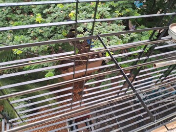 Staircase in 1.5 BHK Apartment at Starwing Apurva Residencies, Andheri East – for Rent