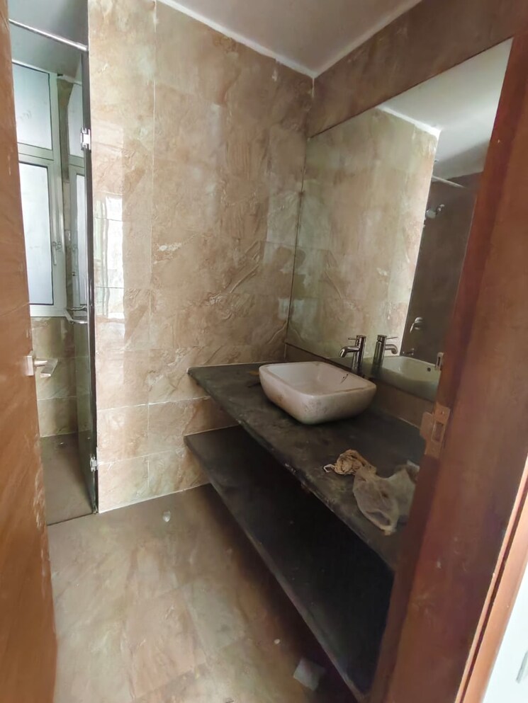 Bathroom, mahagun-mezzaria 3 Bedroom 2500 Sq.Ft. Apartment In Sector 78 Noida 8936377