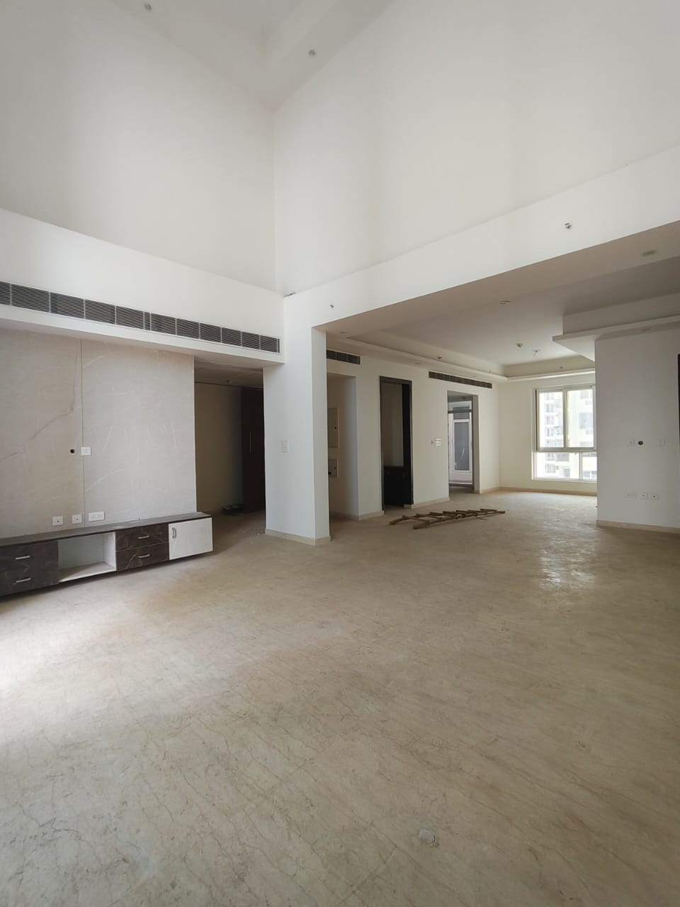 3 BHK + Servant Room 2500 Sq.Ft. Apartment in Mahagun Mezzaria