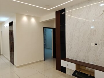 Room in 3 BHK Apartment at Ambience Courtyard, Manikonda – for Rent