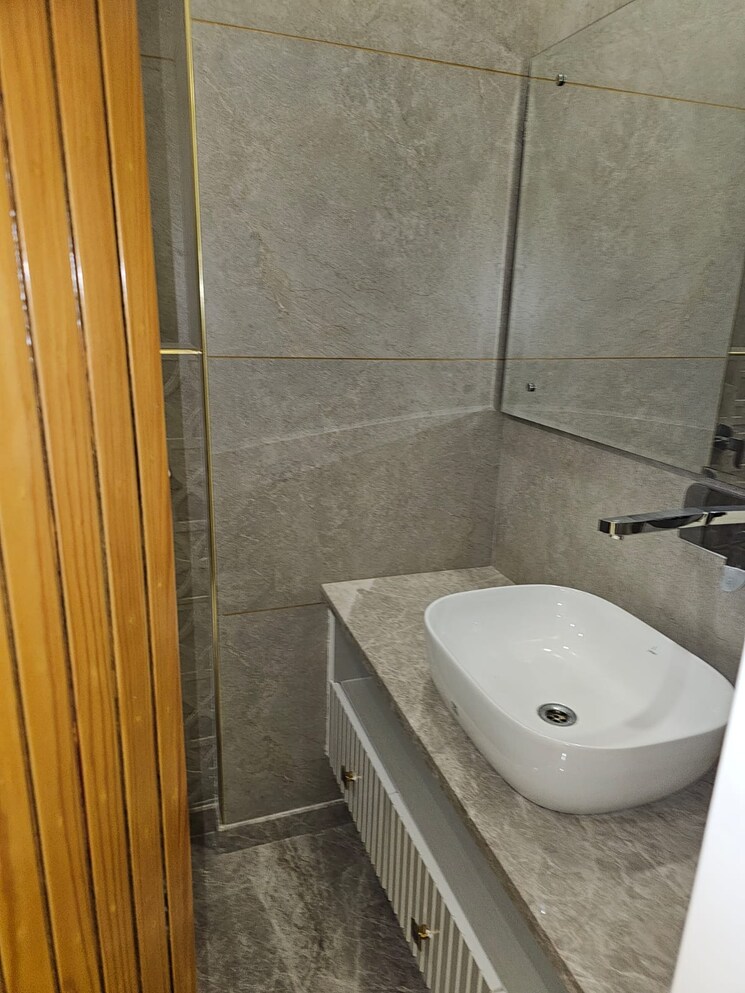 Bathroom, sector 46 2 Bedroom 1050 Sq.Ft. Builder Floor In Sector 46 Gurgaon 8936400