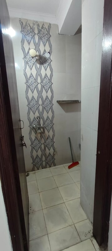 Bathroom in 1 RK Apartment at Maidan Garhi – for Rent