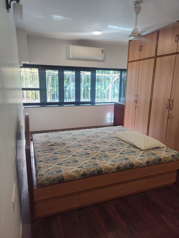 Bedroom in 1 BHK Apartment at Bandra West – for Rent