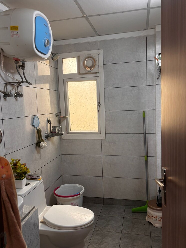 Bathroom, gulshan-botnia 2.5 Bedroom 1160 Sq.Ft. Apartment In Sector 144 Noida 8936441