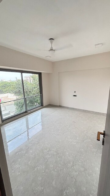 Room in 2 BHK Apartment at Santacruz West – for Rent
