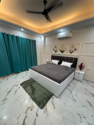 Team Area in 1 BHK Builder Floor at Sector 42 – for Rent