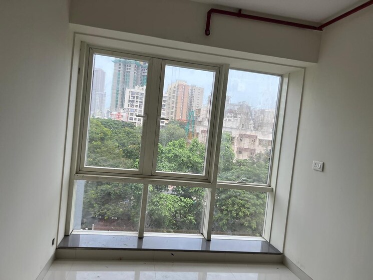 Room, one-world Commercial Office Space 400 Sq.Ft. In Malad West Mumbai 8936495