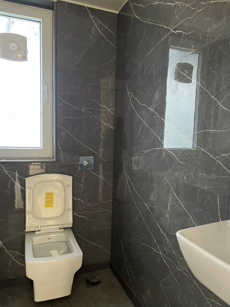 Bathroom, one-world Commercial Office Space 400 Sq.Ft. In Malad West Mumbai 8936495