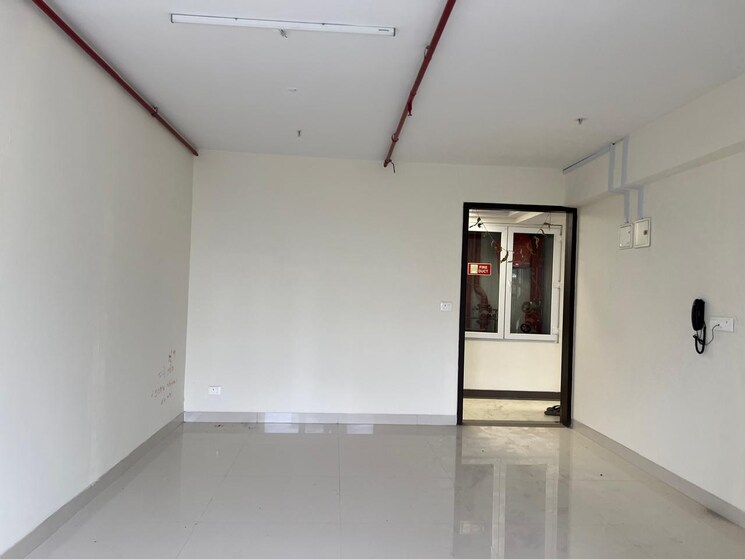 Room, one-world Commercial Office Space 400 Sq.Ft. In Malad West Mumbai 8936495