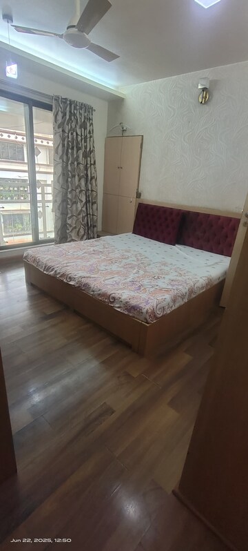 Bedroom in 2 BHK Apartment at Khar West – for Rent