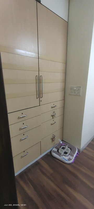 Furnished Amenities in 2 BHK Apartment at Khar West – for Rent