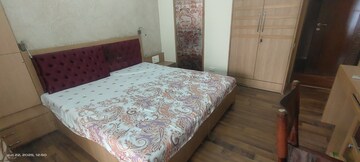 Bedroom in 2 BHK Apartment at Khar West – for Rent