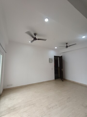 Room in 3.5 BHK Apartment at Nimbus The Hyde park, Sector 78 – for Sale