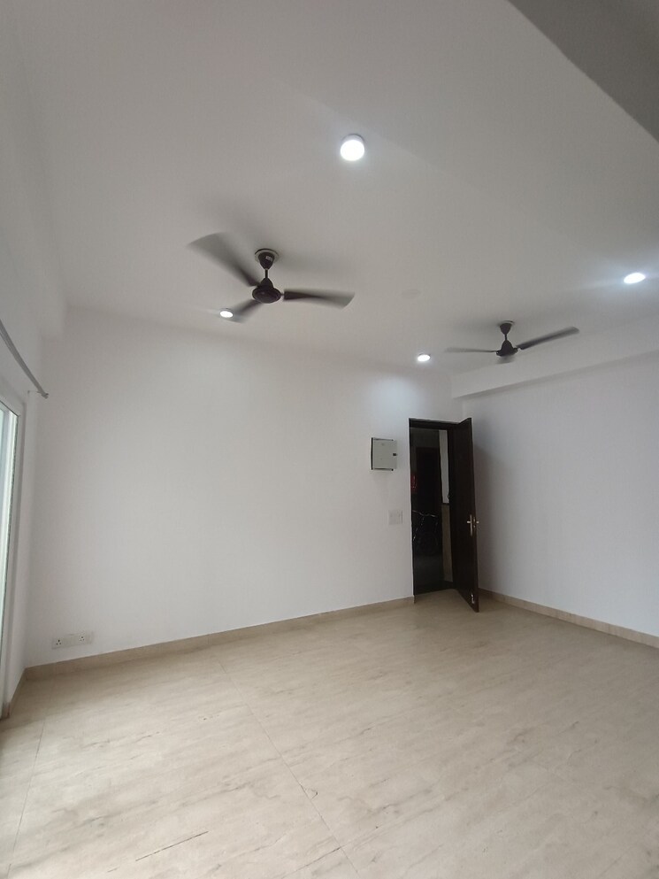 Room, nimbus-the-hyde-park 3.5 Bedroom 1835 Sq.Ft. Apartment In Sector 78 Noida 8936596