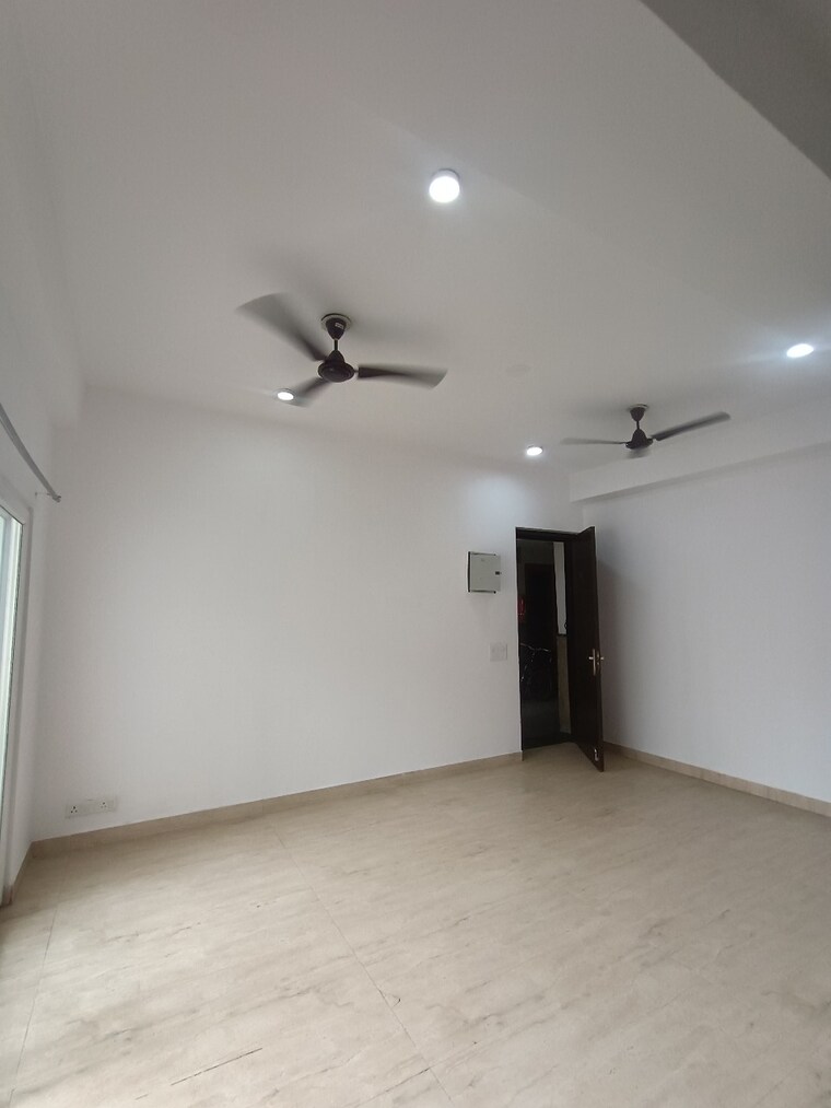 Room, nimbus-the-hyde-park 3.5 Bedroom 1835 Sq.Ft. Apartment In Sector 78 Noida 8936596