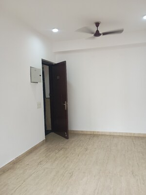 Room in 3.5 BHK Apartment at Nimbus The Hyde park, Sector 78 – for Sale
