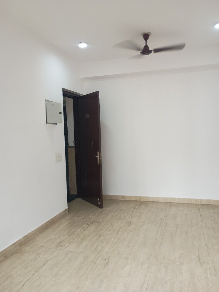 Room, nimbus-the-hyde-park 3.5 Bedroom 1835 Sq.Ft. Apartment In Sector 78 Noida 8936596