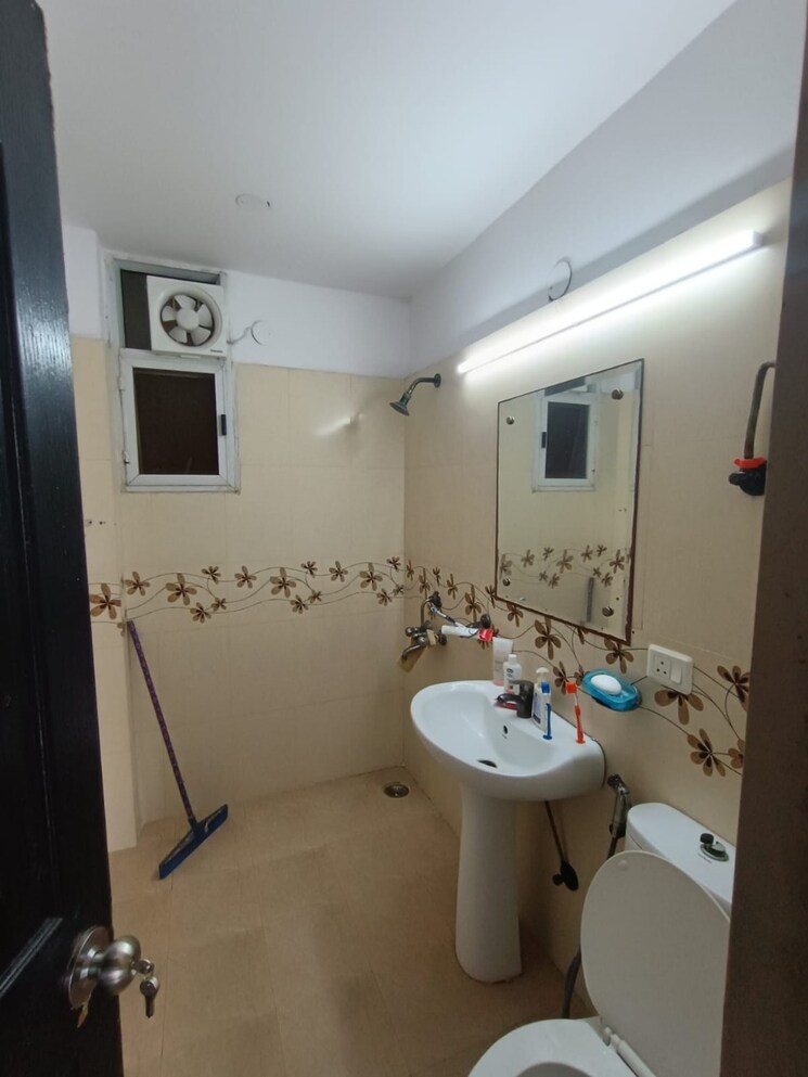 Bathroom, nimbus-the-hyde-park 3.5 Bedroom 1835 Sq.Ft. Apartment In Sector 78 Noida 8936596